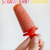 HEALTHY 3 ingredient popsicle recipe - Strawberry Banana