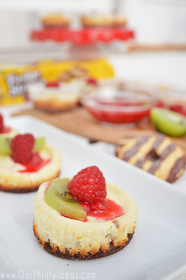Fudge Stripe Cookie Crust Mini Cheesecakes Our Thrifty Ideas