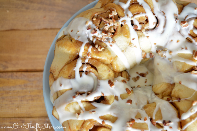 Cinnamon Roll Pull Apart with LandOLakes butter | www.ourthriftyideas.com #holiday #dessert #holidaybutter #shop